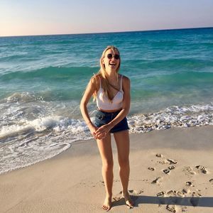 Meet your Posher, Dena